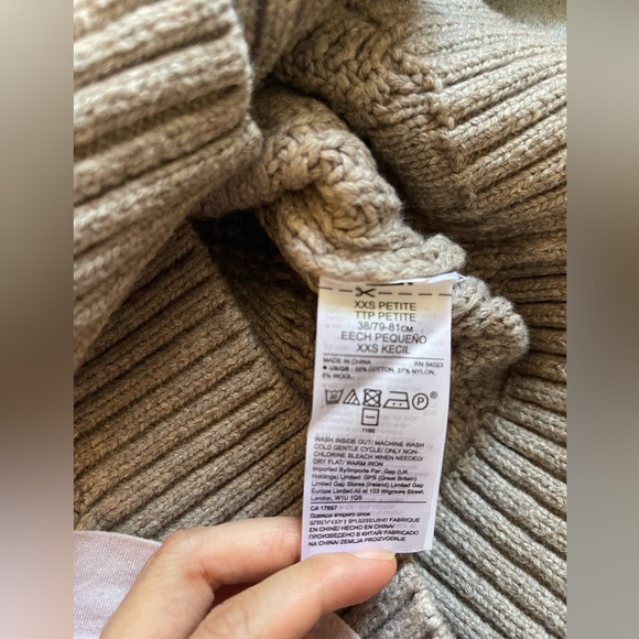 Cable knit sweater from Banana Republic - Picture 5 of 7